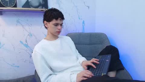 Snapshot of mykelcano chatting on 5, 11, 2025 Mykel online show from 5, 11, 2025