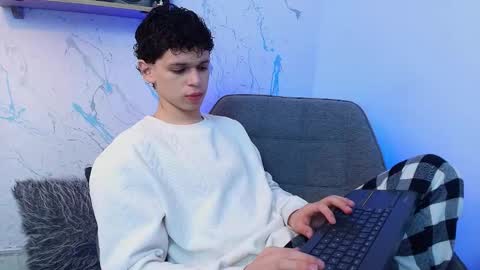 Snapshot of mykelcano chatting on 4, 12, 2025 Mykel online show from 4, 12, 2025