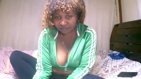 Snapshot of mylindasweet chatting on 12, 1, 2025 linda online show from 12, 1, 2025