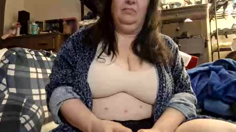 Snapshot of mysteriouswoman18 chatting on 1, 12, 2025 mysteriouswoman18 online show from 1, 12, 2025