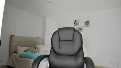 Snapshot of mysteyes chatting on 28, 10, 2025 Elena online show from 28, 10, 2025