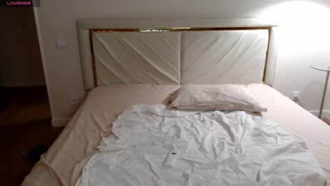 mysticsirenn online show from 3, 2, 2025