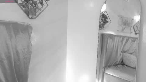 naamah_b online show from 18, 6, 2026