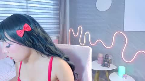 Snapshot of naaomi_cute chatting on 18, 10, 2025 naaomi_cute online show from 18, 10, 2025