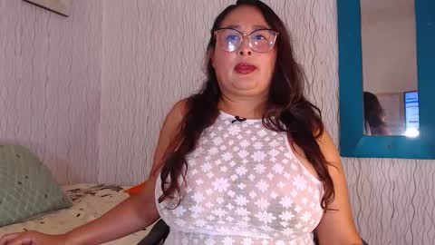 Snapshot of nadiawhite_ chatting on 17, 10, 2025 Nadia online show from 17, 10, 2025