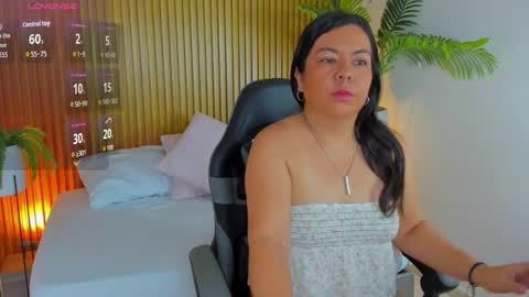 Snapshot of nahia_13 chatting on 28, 11, 2025 N A H I A online show from 28, 11, 2025