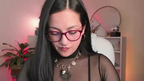 Nahia INDEPENDENT MODEL P online show from 6, 7, 2026