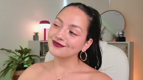Nahia INDEPENDENT MODEL P online show from 25, 7, 2026