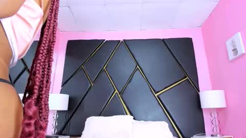 Snapshot of nahomi_tyler chatting on 25, 10, 2025 Nahomy online show from 25, 10, 2025