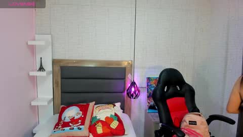 Snapshot of nahomirosse chatting on 3, 12, 2025 SHELBY online show from 3, 12, 2025