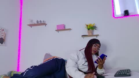 nahomy_james25 online show from 1, 2, 2025