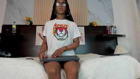nahomy_james25 online show from 28, 9, 2025
