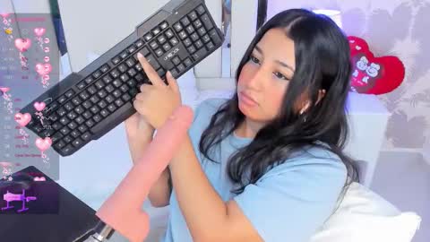 Nahomy Roberts online show from 12, 11, 2025