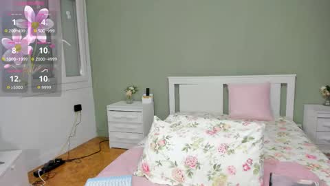 Snapshot of naia_7 chatting on 26, 10, 2025 Mile online show from 26, 10, 2025