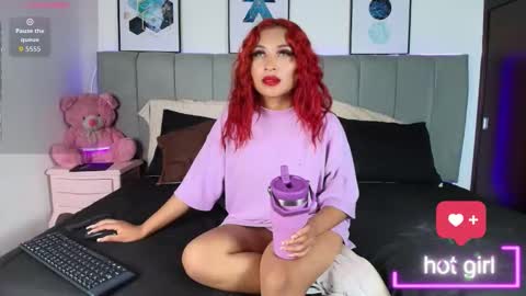 Snapshot of naia_cruz_ chatting on 12, 11, 2025 Naia online show from 12, 11, 2025