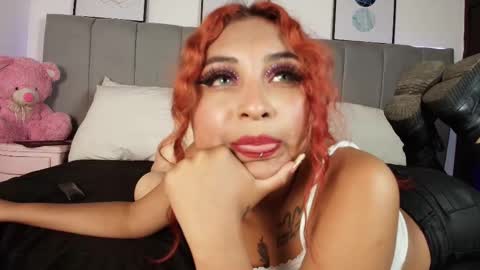 Snapshot of naia_cruz_ chatting on 26, 11, 2025 Naia online show from 26, 11, 2025