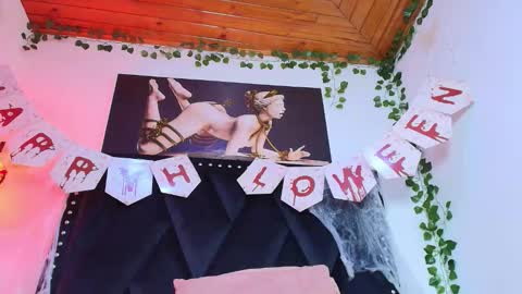 Snapshot of naia_x chatting on 25, 10, 2025 Naia x online show from 25, 10, 2025