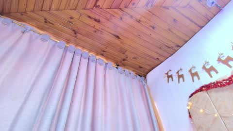 Snapshot of naia_x chatting on 17, 12, 2025 Naia x online show from 17, 12, 2025