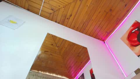 Naia x online show from 16, 4, 2026