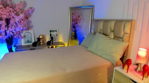 Snapshot of naia_xo chatting on 25, 11, 2025 Ana online show from 25, 11, 2025