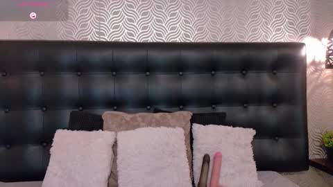 naiaramasson_ online show from 28, 11, 2025