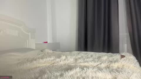 Snapshot of naive_love chatting on 31, 10, 2025 Mia guest- Eva from DOUBLECUTIES online show from 31, 10, 2025