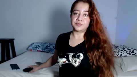 Natalia Flores online show from 6, 5, 2026