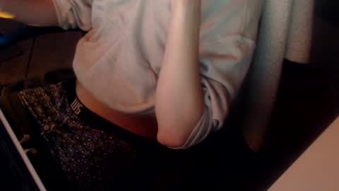 Snapshot of naj8 chatting on 22, 9, 2025 Drew online show from 22, 9, 2025