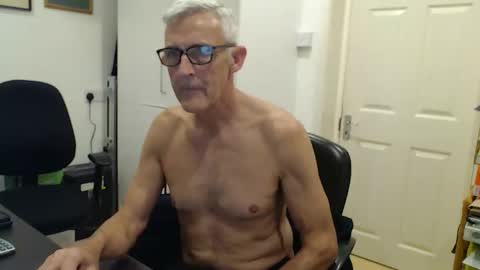 nakedcarpenteruk online show from 16, 12, 2025