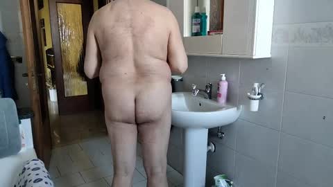 Snapshot of nakednudist72 chatting on 3, 5, 2026 Naked Naturist online show from 3, 5, 2026