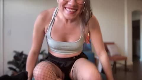 nakedpaint245477 online show from 16, 2, 2025