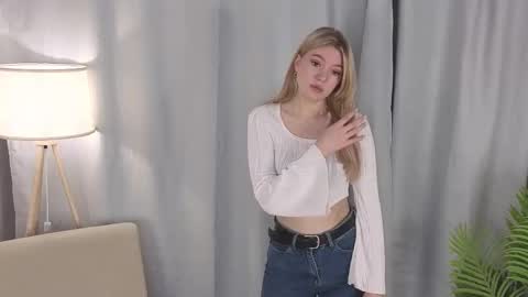 Snapshot of nancyajasin chatting on 17, 11, 2025 Hello im Lola online show from 17, 11, 2025