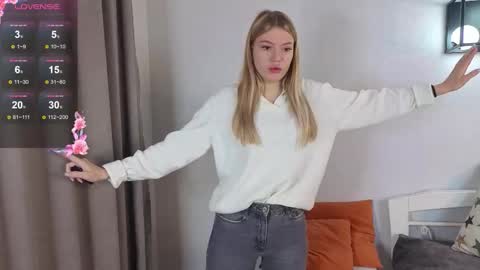 Hello im Lola online show from 2, 12, 2025