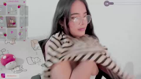 Snapshot of naoko_uwu chatting on 6, 3, 2025 Naoko online show from 6, 3, 2025