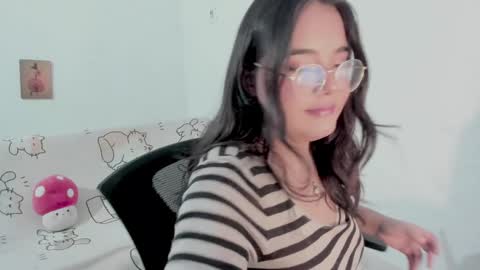 Snapshot of naoko_uwu chatting on 7, 3, 2025 Naoko online show from 7, 3, 2025