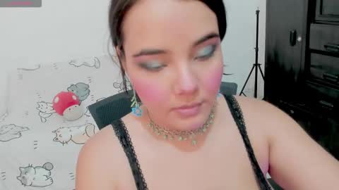 Snapshot of naoko_uwu chatting on 26, 11, 2025 Naoko online show from 26, 11, 2025