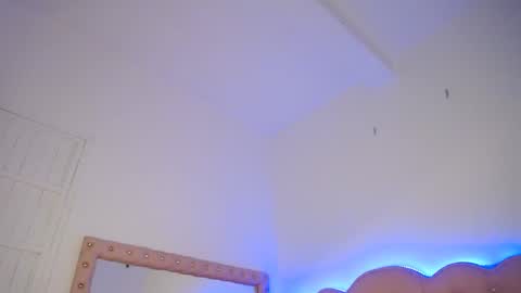 naomi_shayk online show from 16, 4, 2026