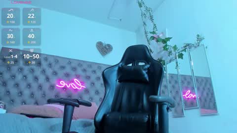 Snapshot of naomi_viper_ chatting on 6, 10, 2025 Naomi online show from 6, 10, 2025