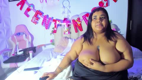 Snapshot of naomiasha_ chatting on 1, 2, 2025 online show from 1, 2, 2025