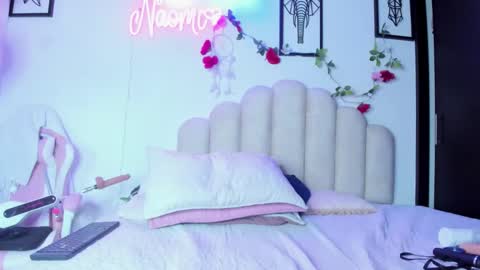 Snapshot of naomiasha_ chatting on 4, 3, 2025 online show from 4, 3, 2025