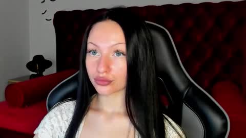 Snapshot of naomiblakes chatting on 12, 11, 2025 Naomi online show from 12, 11, 2025