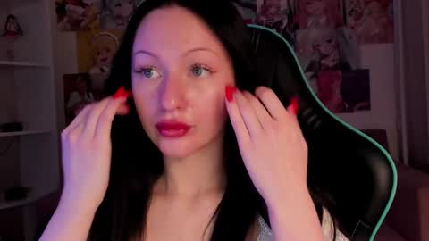 Snapshot of naomiblakes chatting on 18, 11, 2025 Naomi online show from 18, 11, 2025