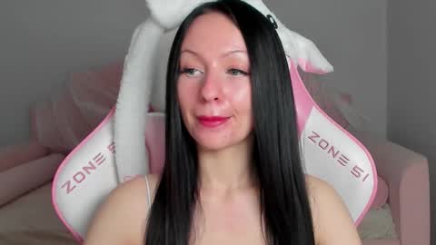 Snapshot of naomiblakes chatting on 28, 11, 2025 Naomi online show from 28, 11, 2025