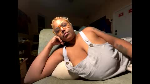 Naomigiirl6 online show from 25, 1, 2025
