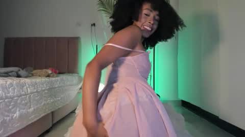Snapshot of naomii1020 chatting on 6, 10, 2025 Naomii online show from 6, 10, 2025
