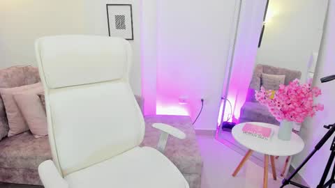 Naomi Campbell online show from 5, 11, 2025