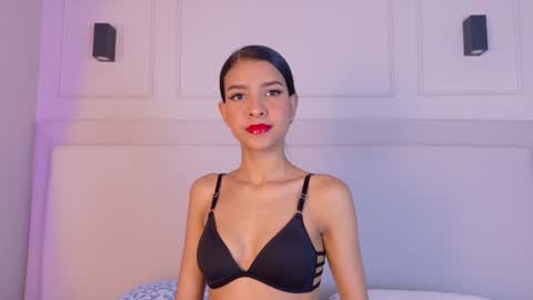 Snapshot of naomiklarc chatting on 3, 1, 2025 Naomi Klarc online show from 3, 1, 2025