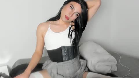 Snapshot of naomimoore chatting on 9, 10, 2025 Naomi Moore online show from 9, 10, 2025