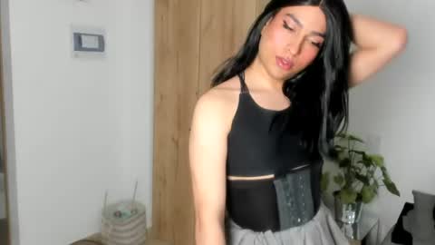 Snapshot of naomimoore chatting on 21, 6, 2026 Naomi Moore online show from 21, 6, 2026