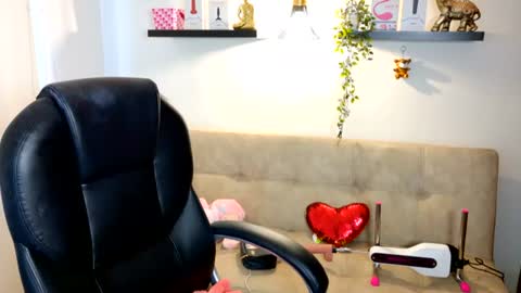 Snapshot of naomy_hot04 chatting on 27, 7, 2026 naomy online show from 27, 7, 2026
